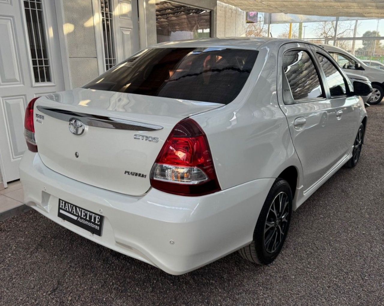 Toyota Etios Usado Financiado en Mendoza, deRuedas