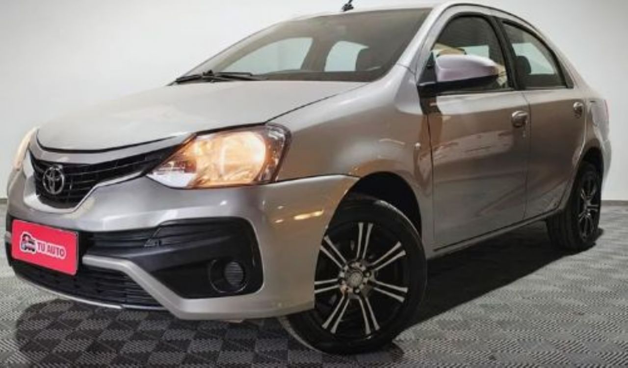 Toyota Etios Usado en Córdoba, deRuedas