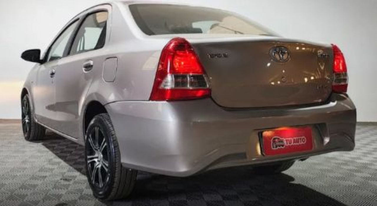 Toyota Etios Usado en Córdoba, deRuedas