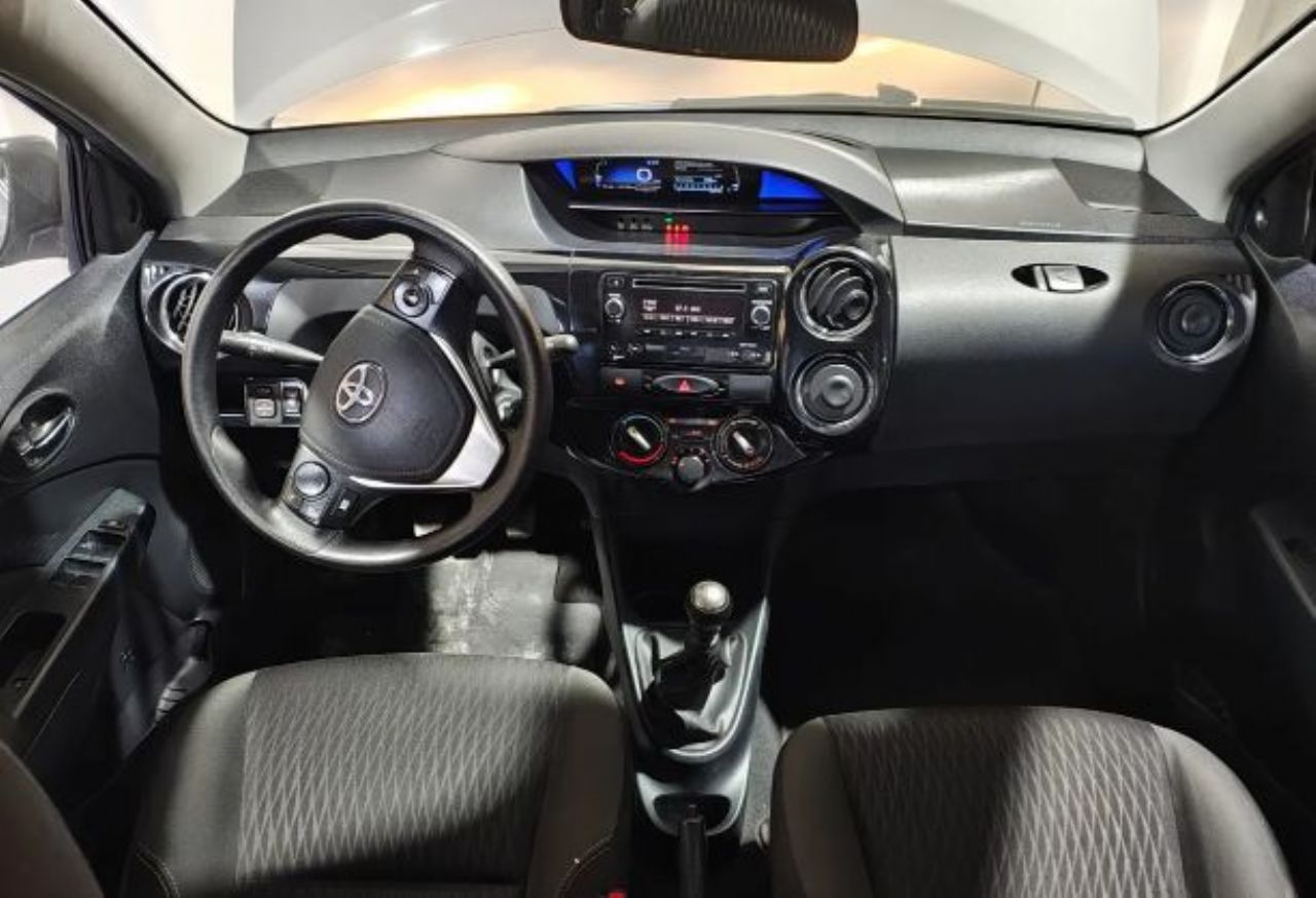 Toyota Etios Usado en Córdoba, deRuedas