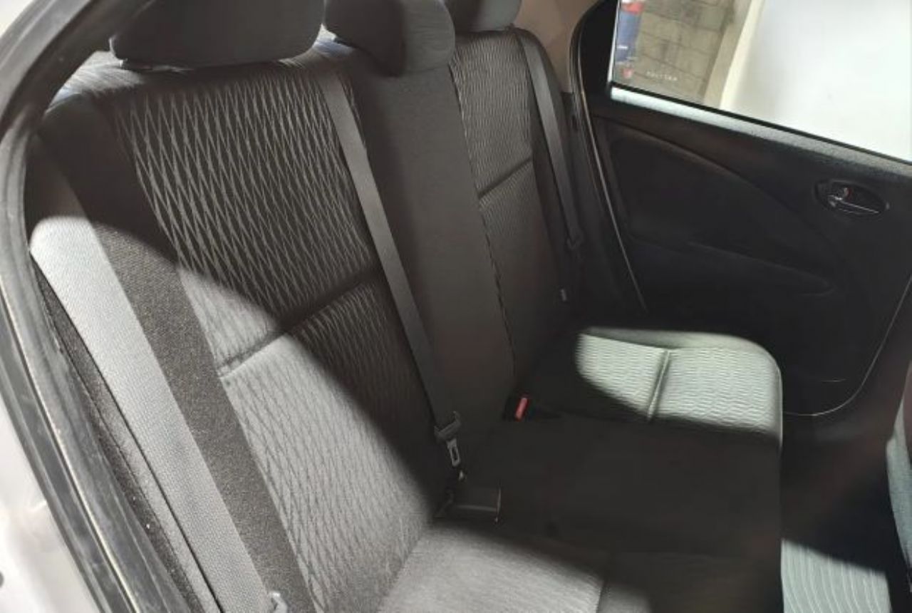 Toyota Etios Usado en Córdoba, deRuedas