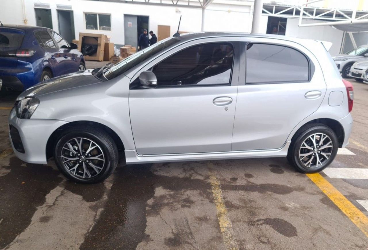 Toyota Etios Usado en Mendoza, deRuedas