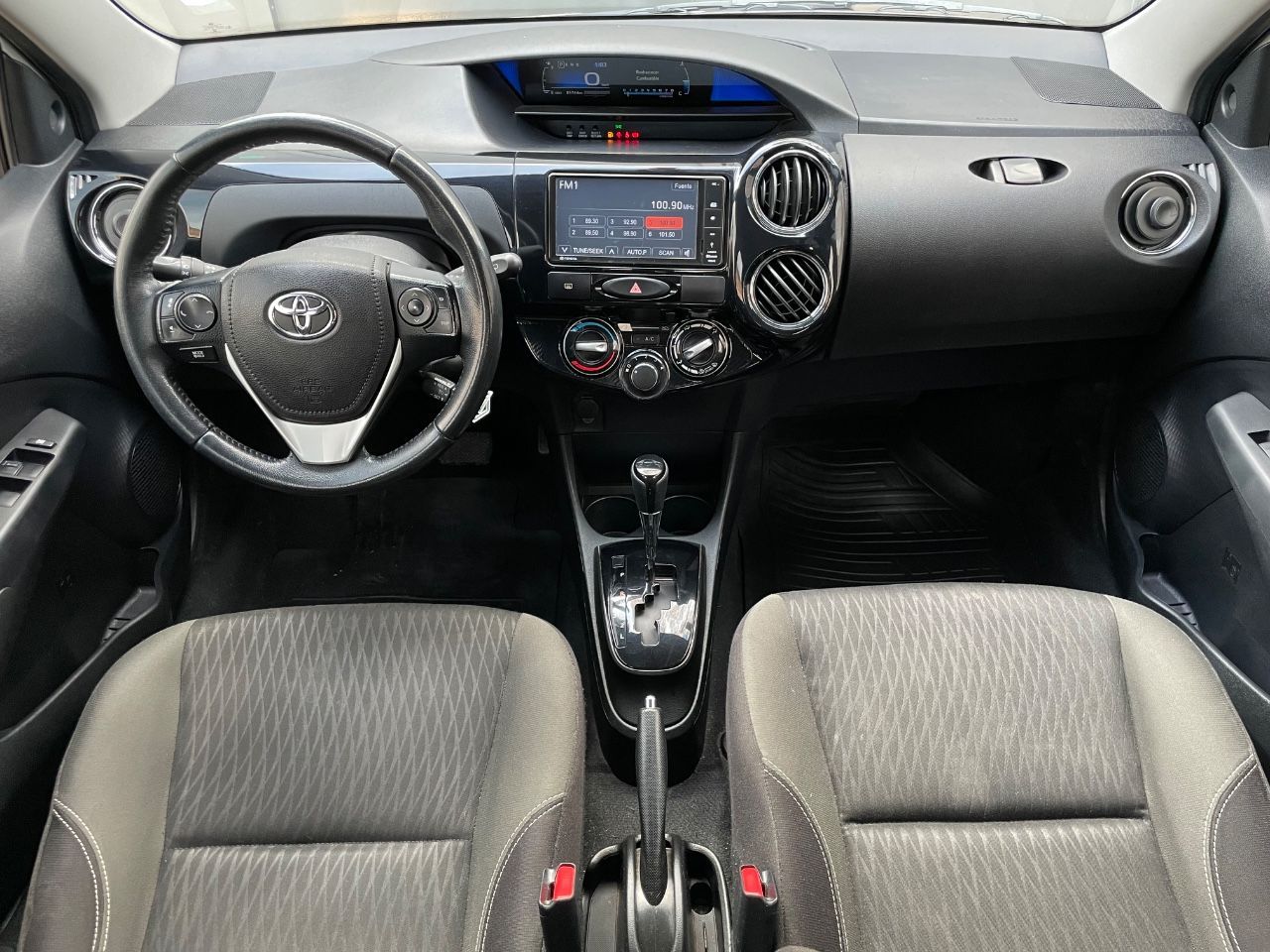Toyota Etios Usado Financiado en Mendoza, deRuedas