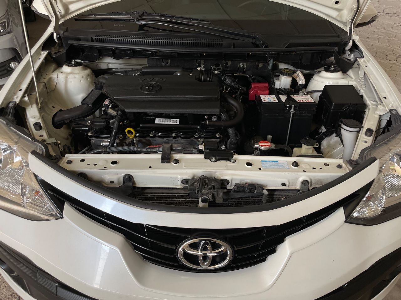 Toyota Etios Usado Financiado en Mendoza, deRuedas