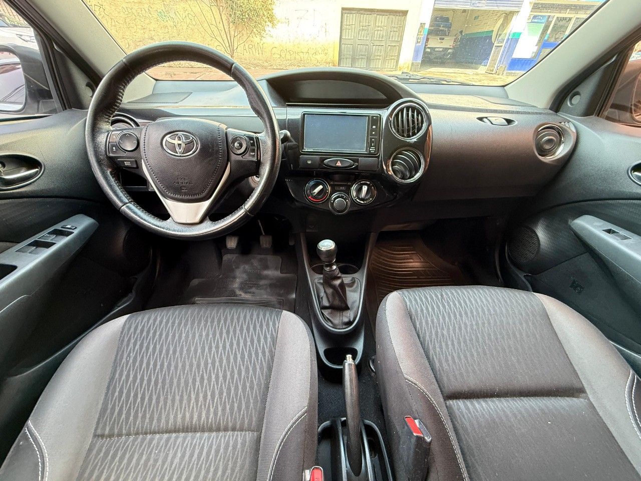 Toyota Etios Usado Financiado en Mendoza, deRuedas