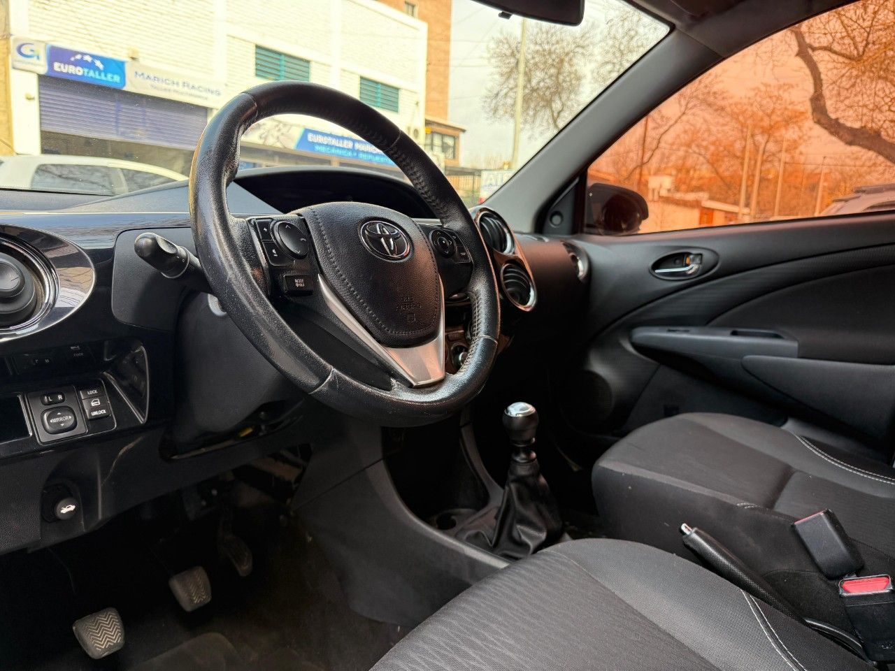 Toyota Etios Usado Financiado en Mendoza, deRuedas