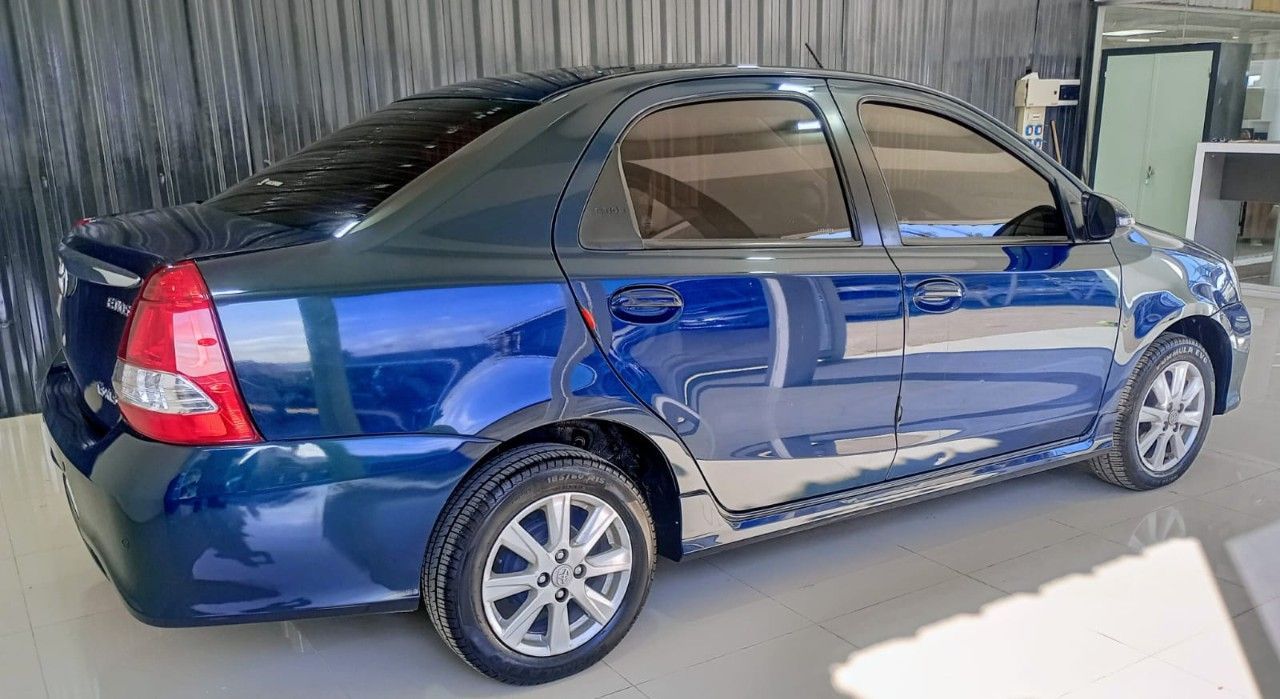 Toyota Etios Usado en Mendoza, deRuedas