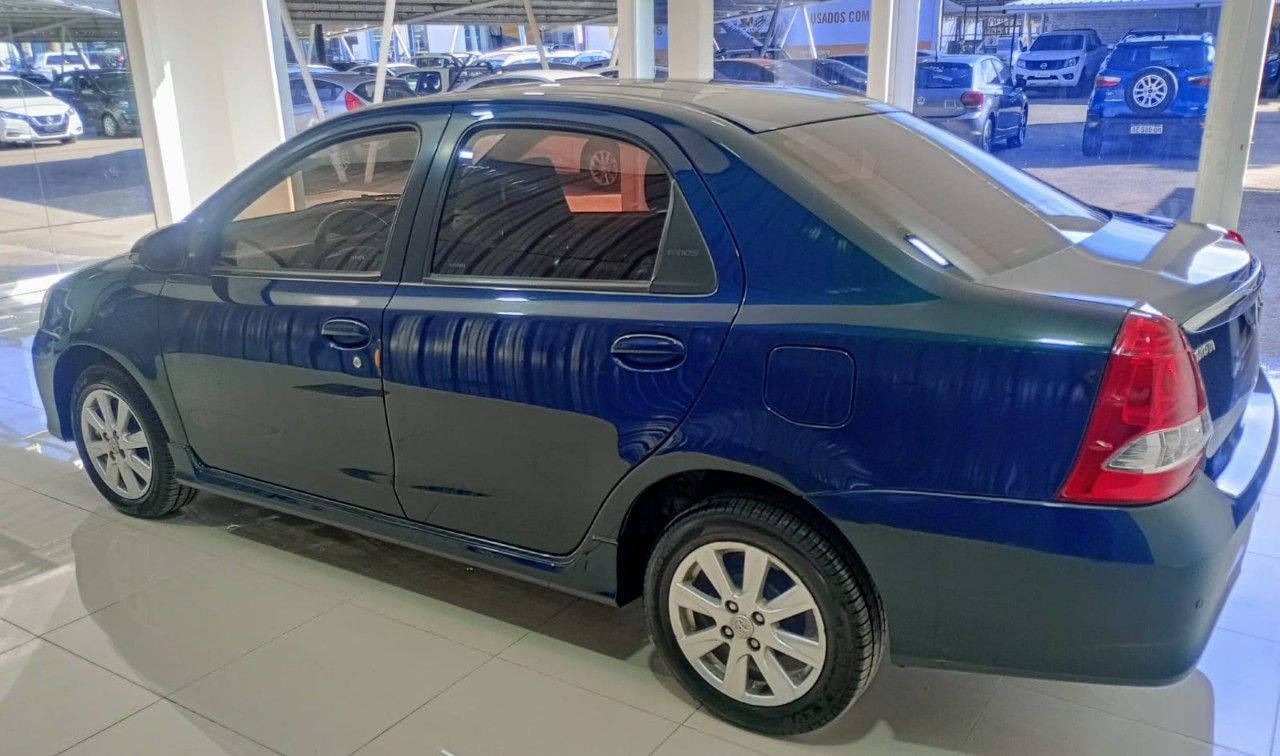 Toyota Etios Usado en Mendoza, deRuedas