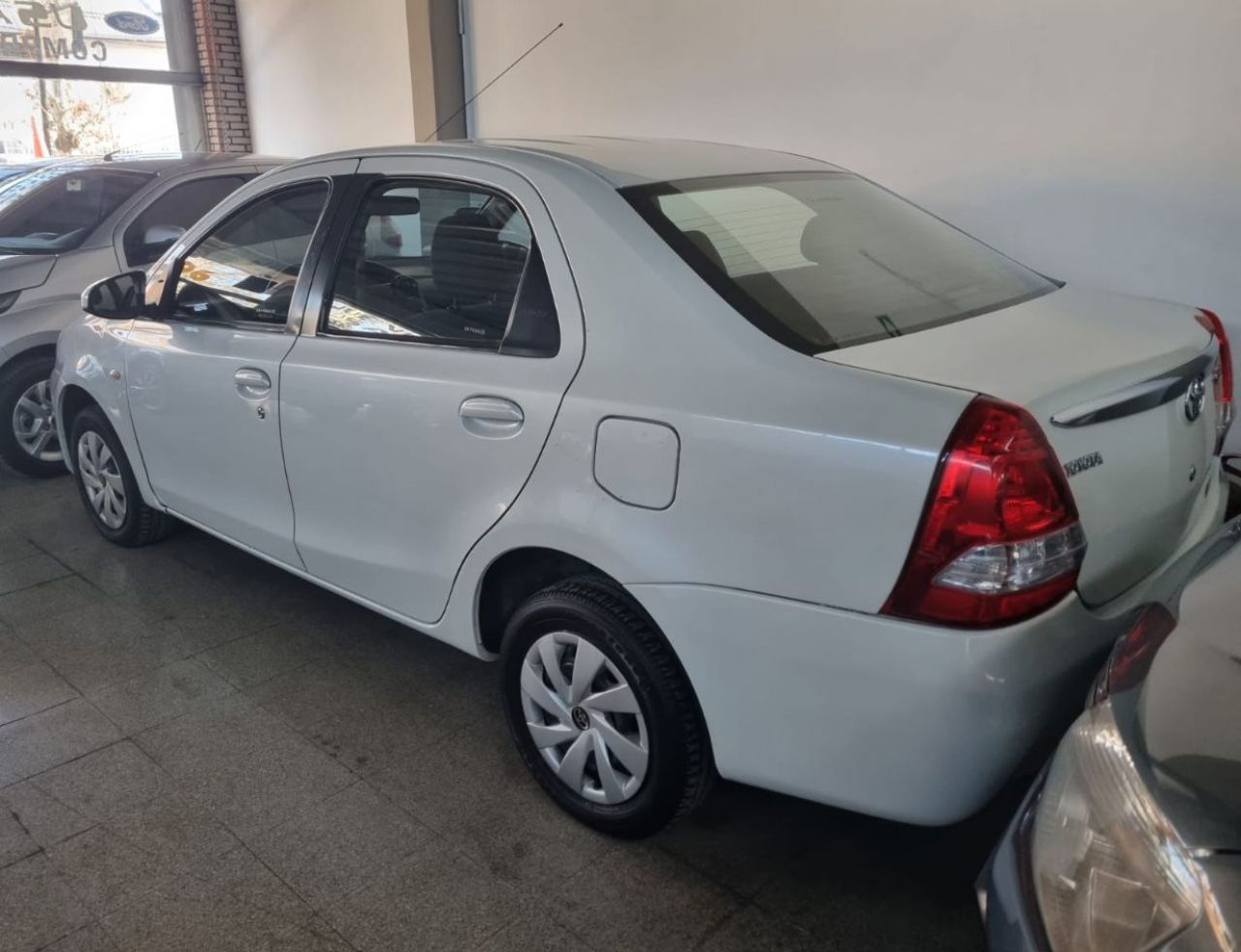 Toyota Etios Usado Financiado en Mendoza, deRuedas