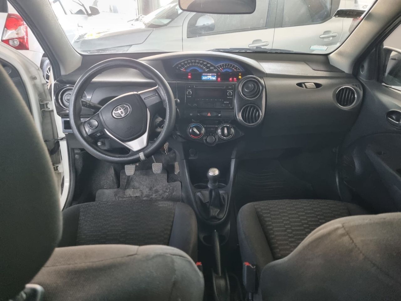 Toyota Etios Usado Financiado en Mendoza, deRuedas
