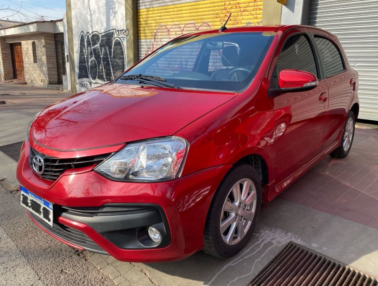 Toyota Etios Usado Financiado en Mendoza, deRuedas