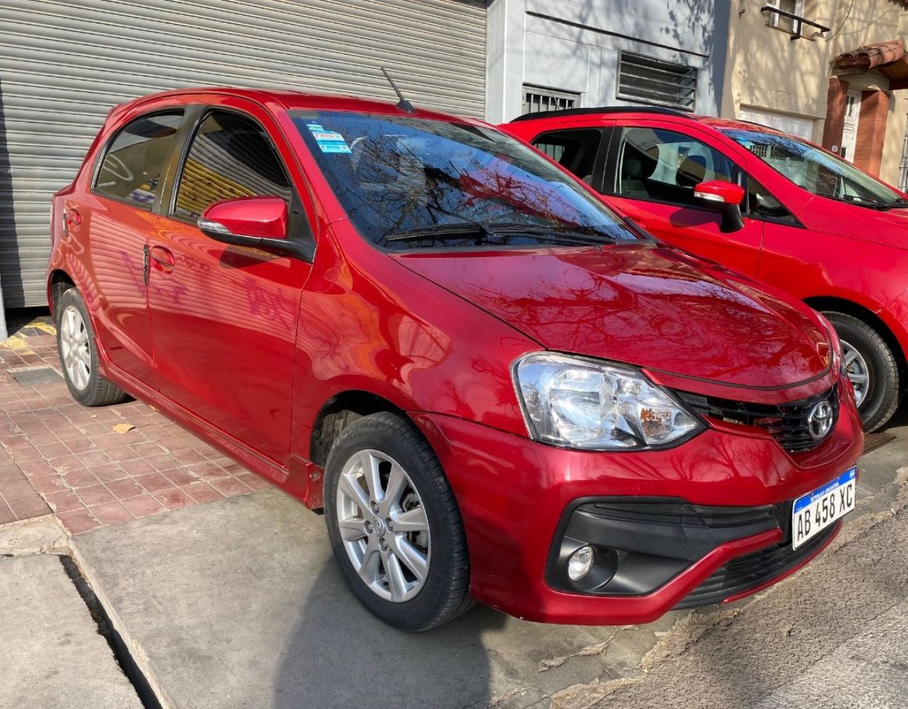 Toyota Etios Usado Financiado en Mendoza, deRuedas