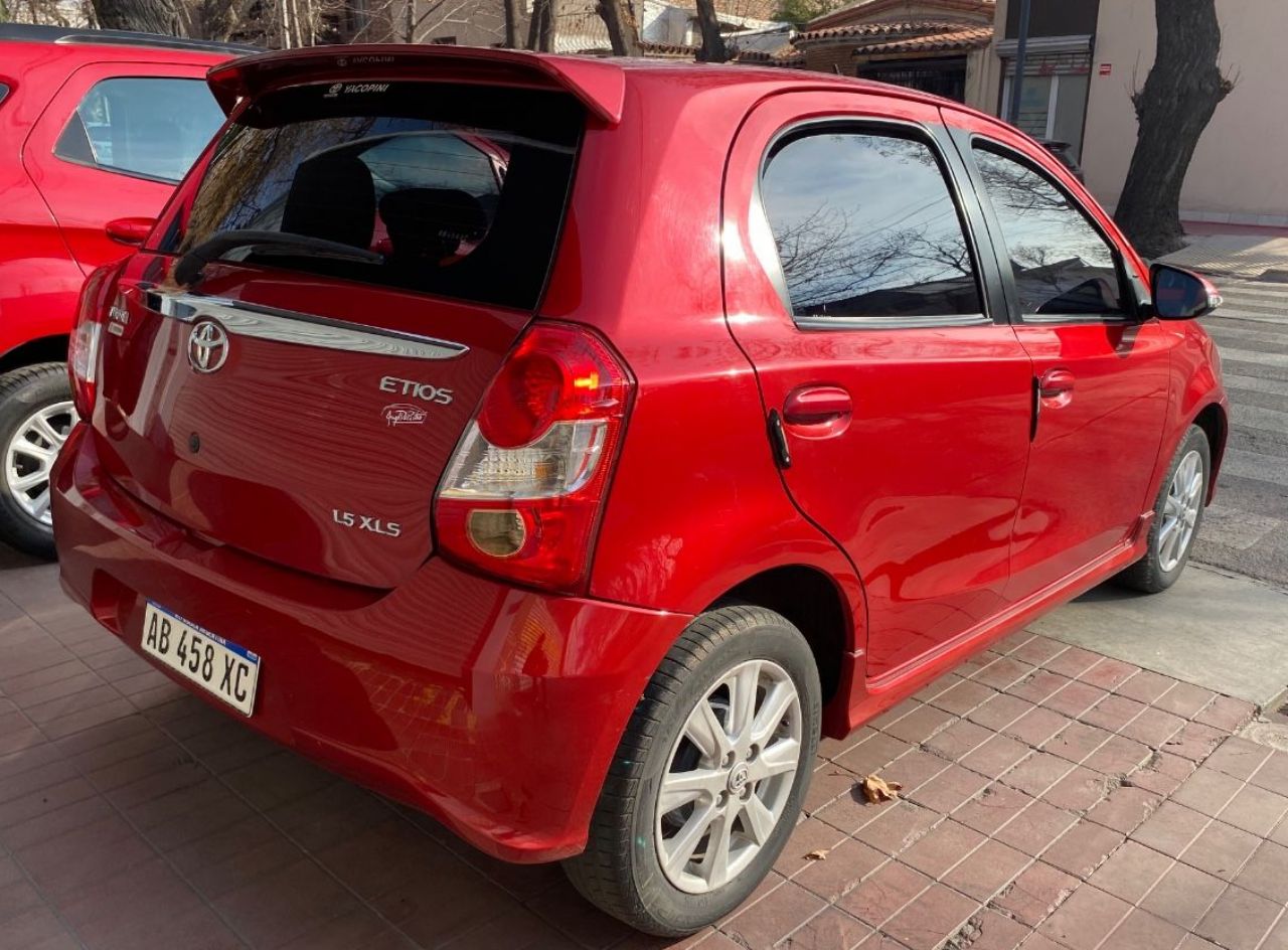 Toyota Etios Usado Financiado en Mendoza, deRuedas