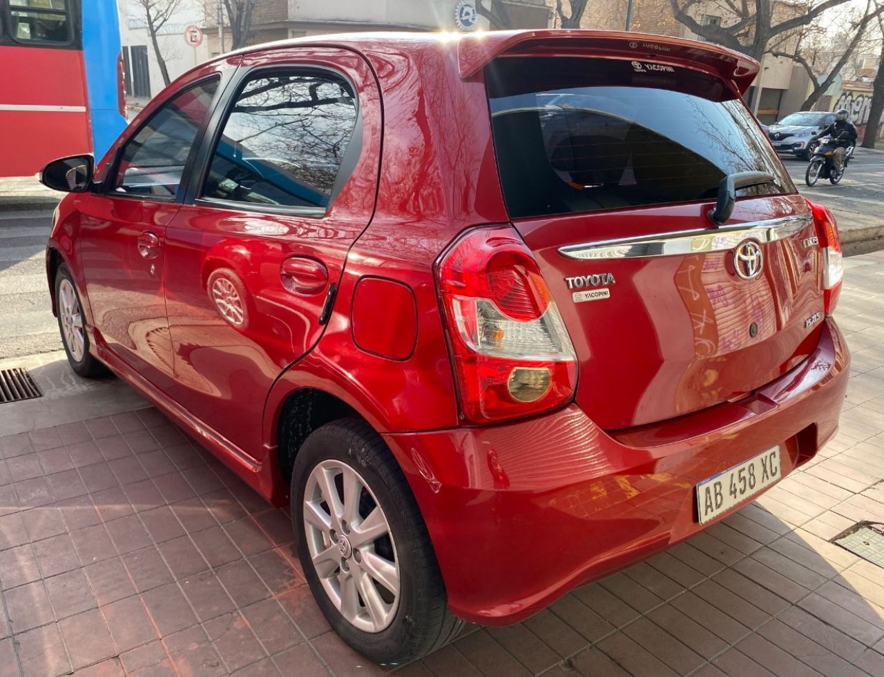 Toyota Etios Usado Financiado en Mendoza, deRuedas