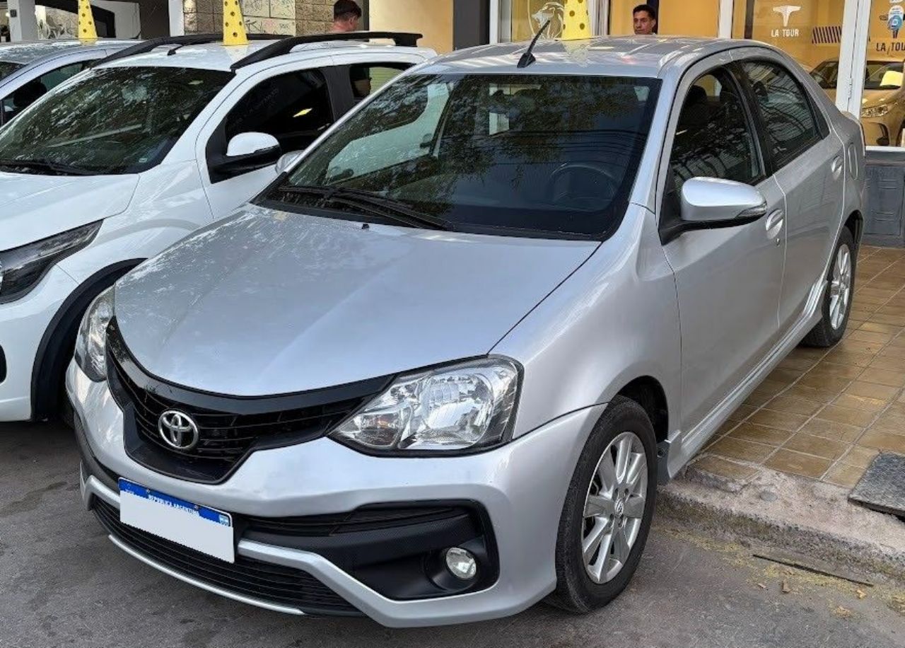 Toyota Etios Usado Financiado en San Juan, deRuedas