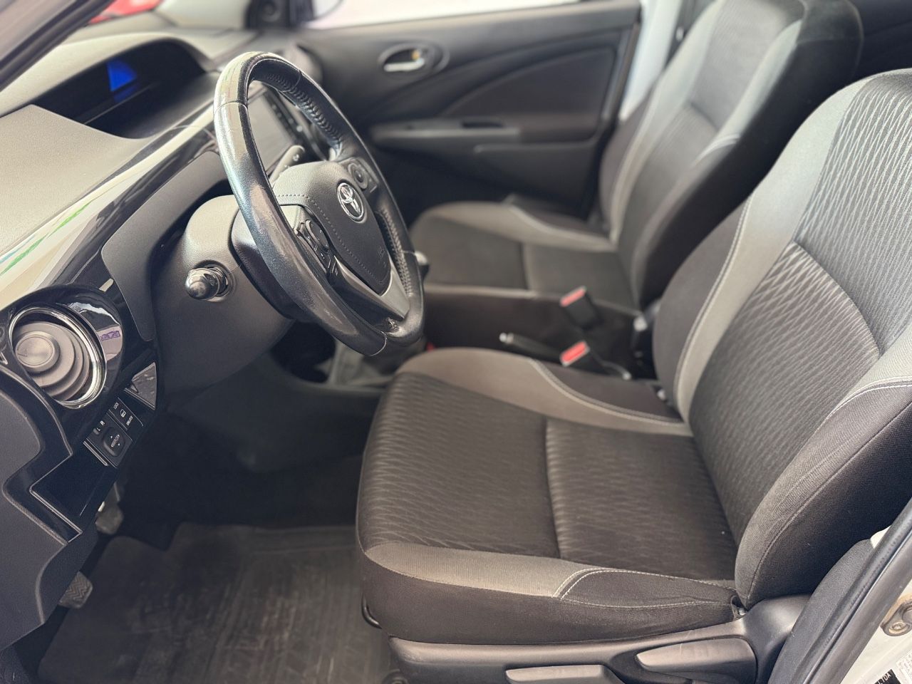 Toyota Etios Usado Financiado en San Juan, deRuedas