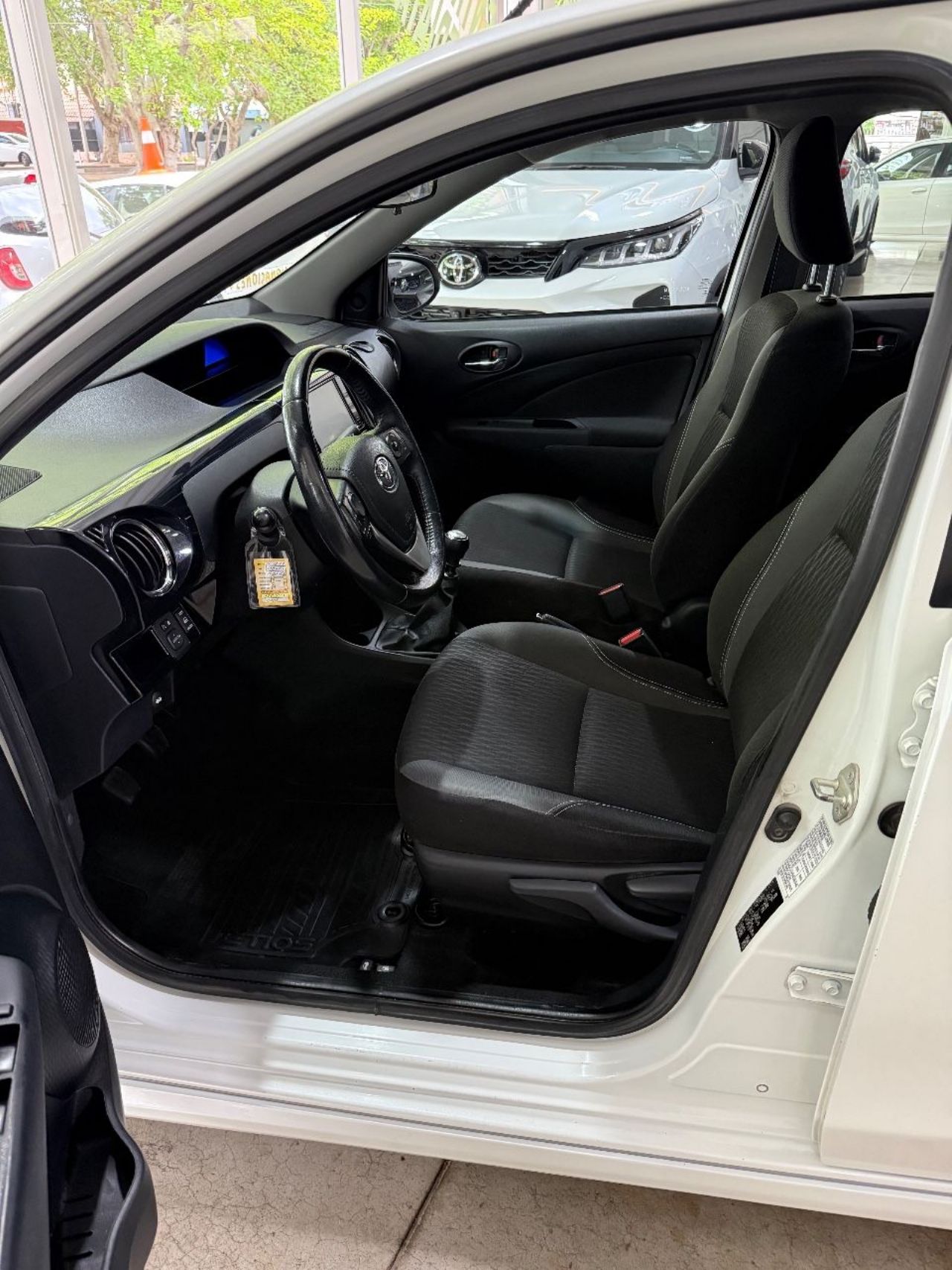Toyota Etios Usado Financiado en Mendoza, deRuedas