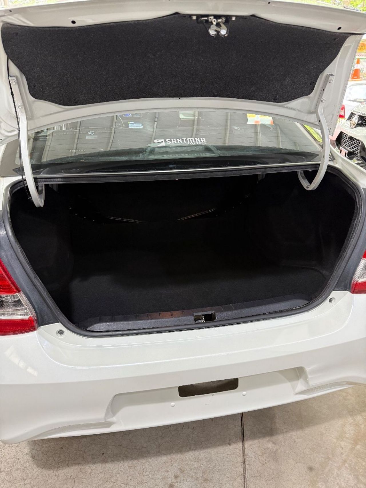 Toyota Etios Usado Financiado en Mendoza, deRuedas