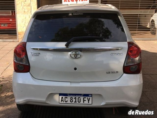 Toyota Etios Usado en Mendoza, deRuedas