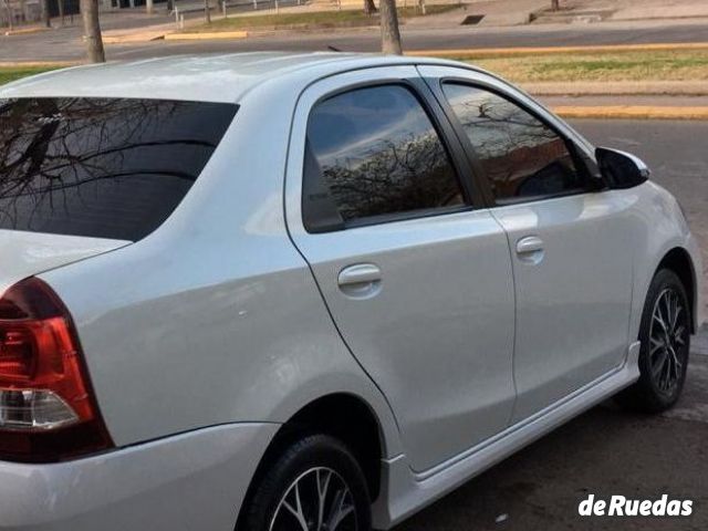 Toyota Etios Usado en Mendoza, deRuedas