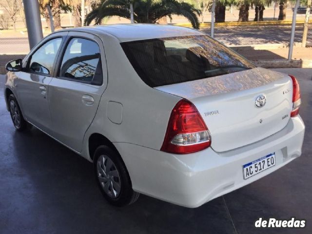 Toyota Etios Usado en Mendoza, deRuedas