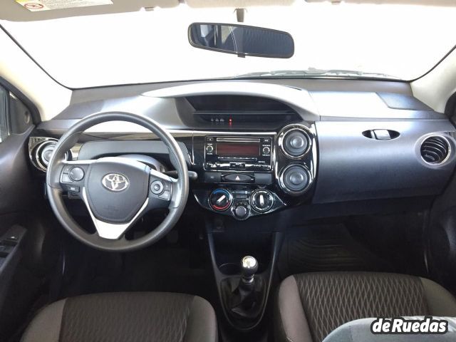 Toyota Etios Usado en Mendoza, deRuedas