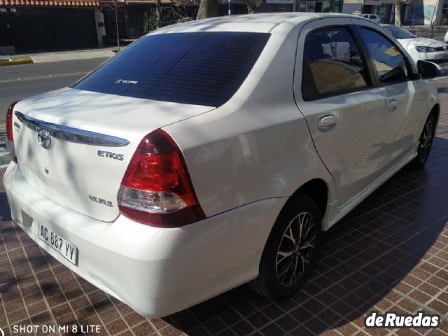 Toyota Etios Usado en Mendoza, deRuedas