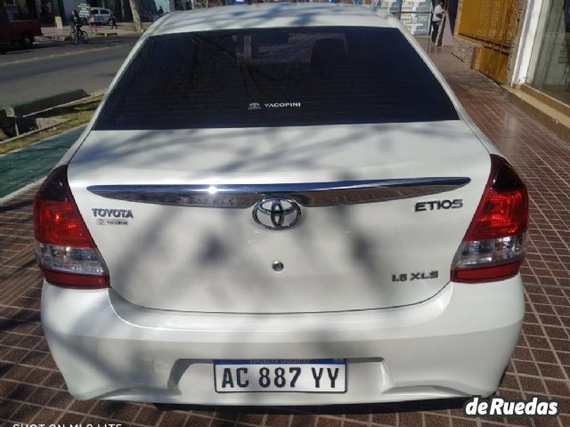 Toyota Etios Usado en Mendoza, deRuedas