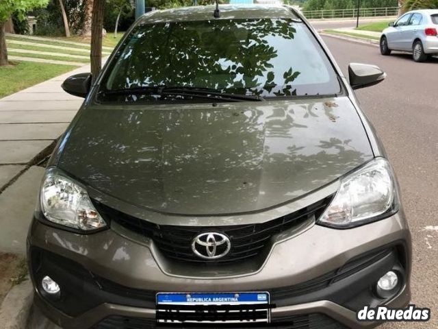 Toyota Etios Usado en Mendoza, deRuedas