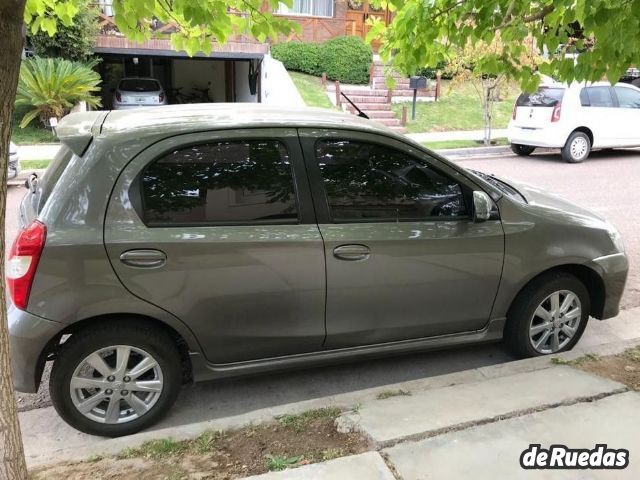 Toyota Etios Usado en Mendoza, deRuedas