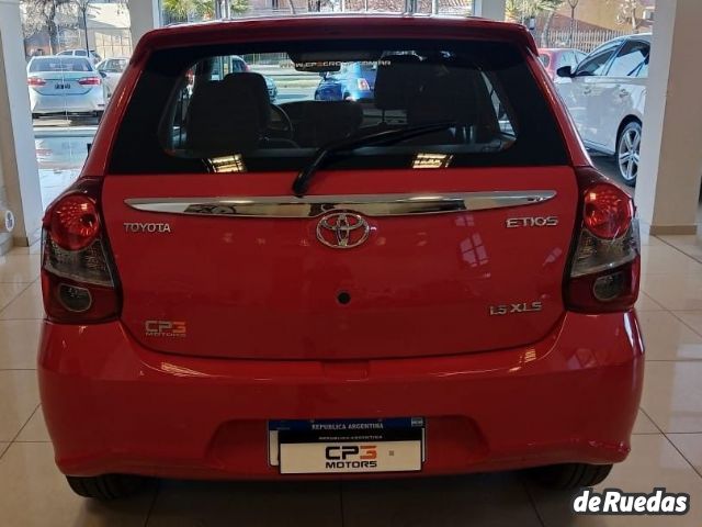 Toyota Etios Usado en Mendoza, deRuedas