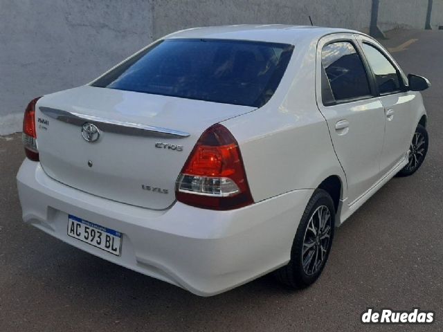 Toyota Etios Usado en Mendoza, deRuedas