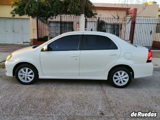 Toyota Etios Usado en Mendoza, deRuedas