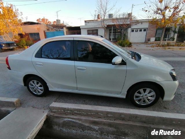 Toyota Etios Usado en Mendoza, deRuedas