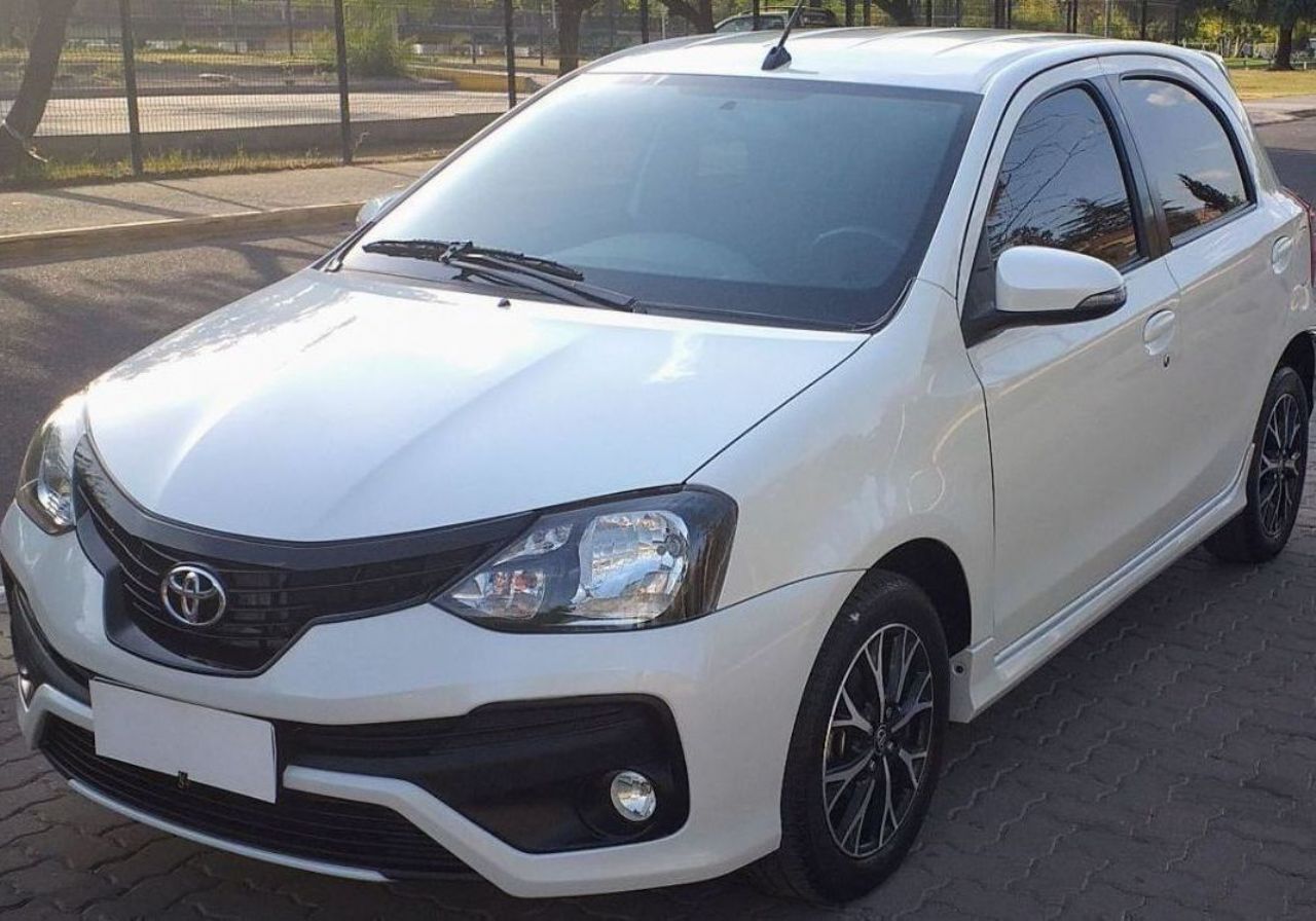 Toyota Etios Usado en Mendoza, deRuedas