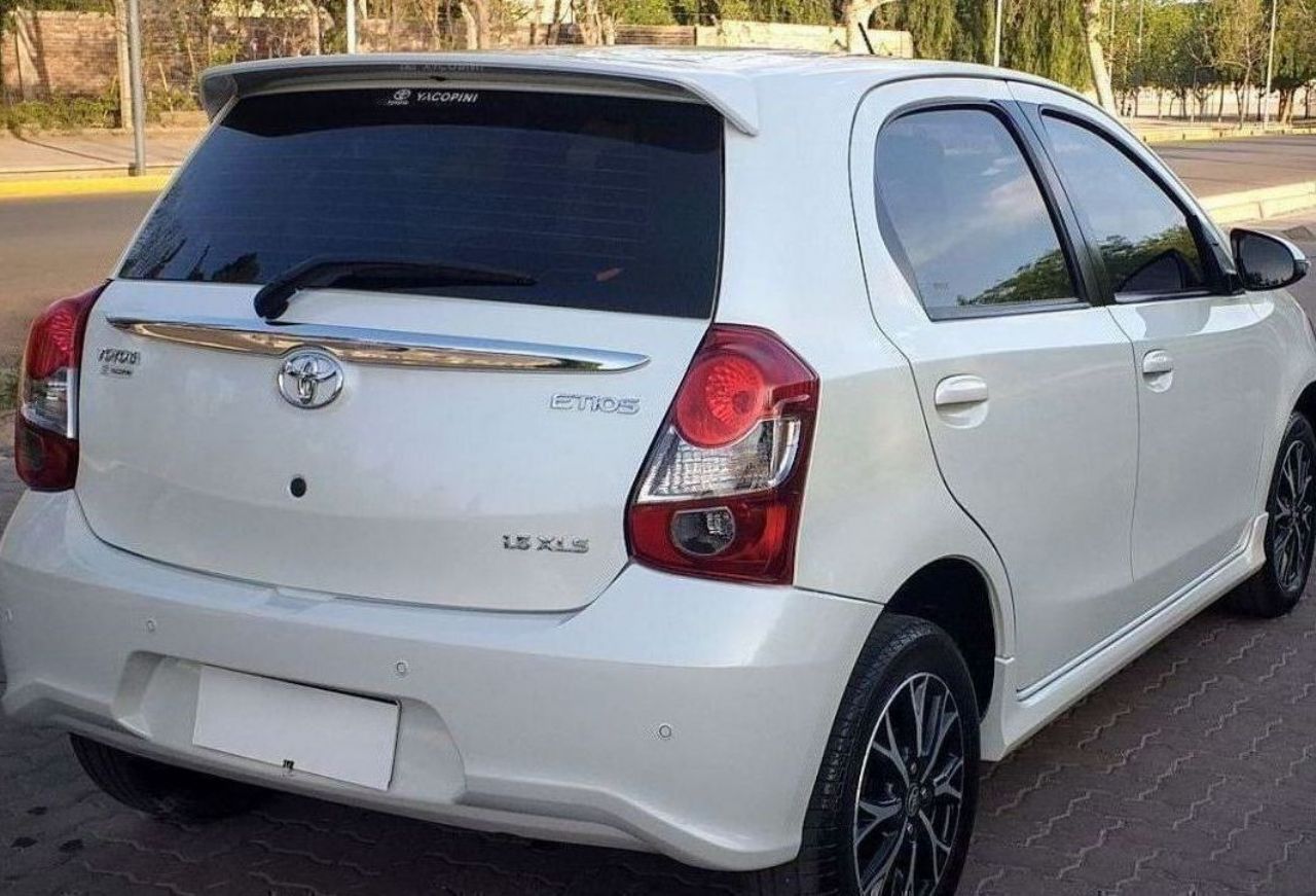 Toyota Etios Usado en Mendoza, deRuedas