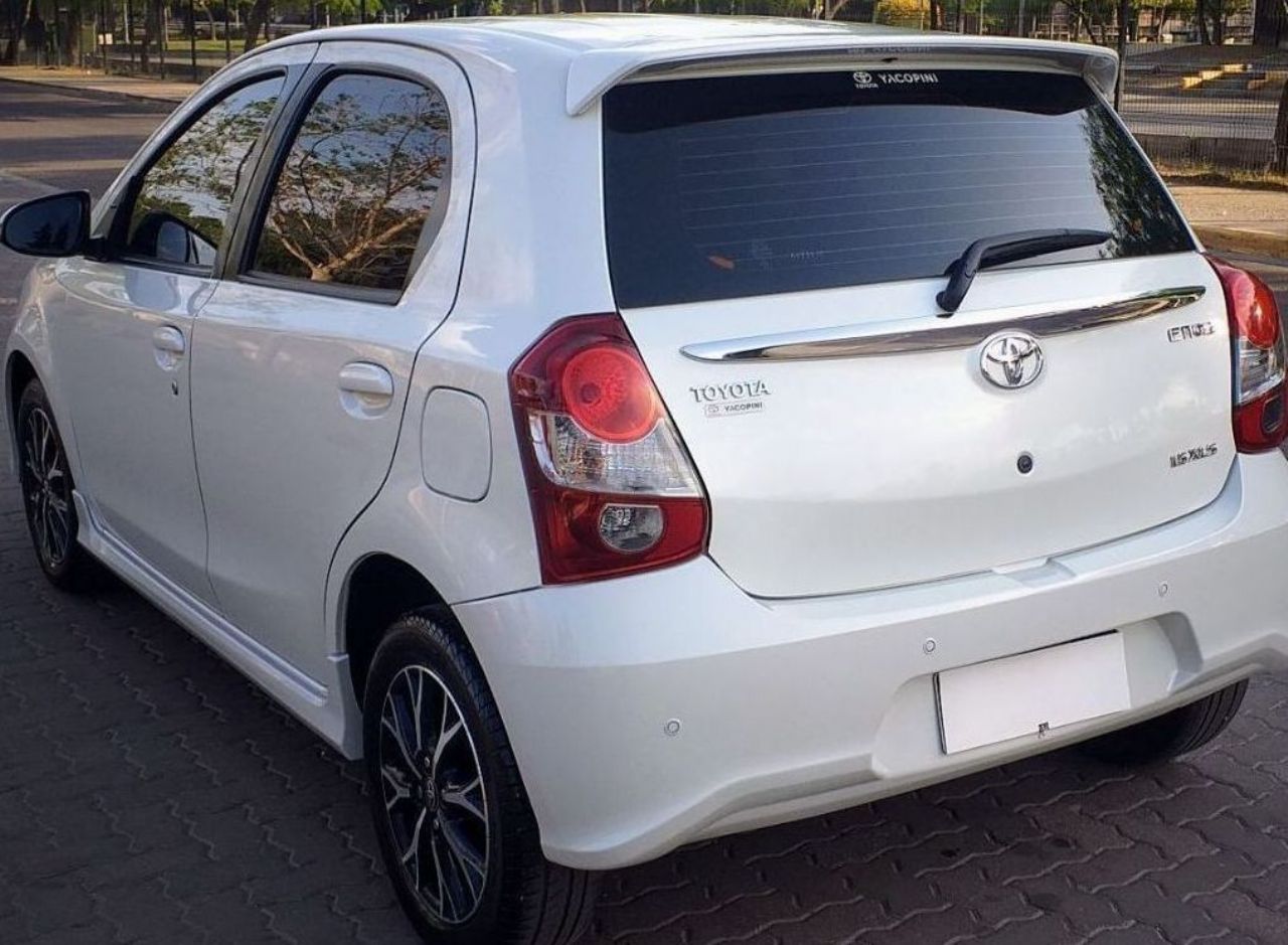 Toyota Etios Usado en Mendoza, deRuedas