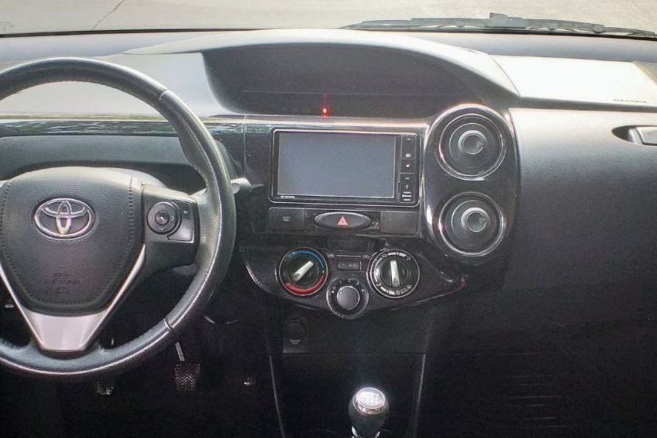 Toyota Etios Usado en Mendoza, deRuedas