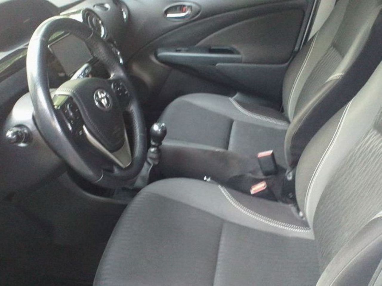 Toyota Etios Usado en Mendoza, deRuedas