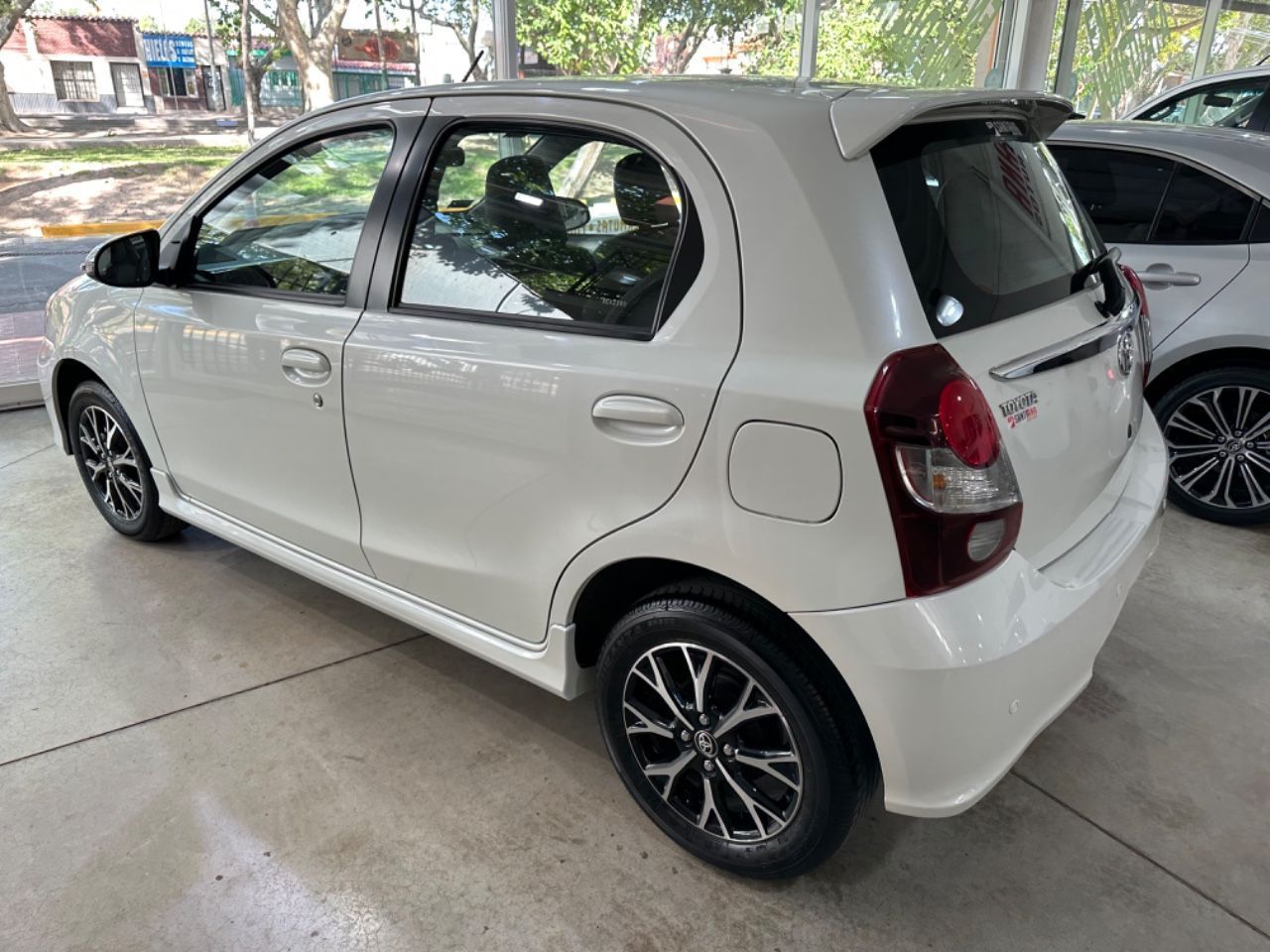 Toyota Etios Usado en Mendoza, deRuedas