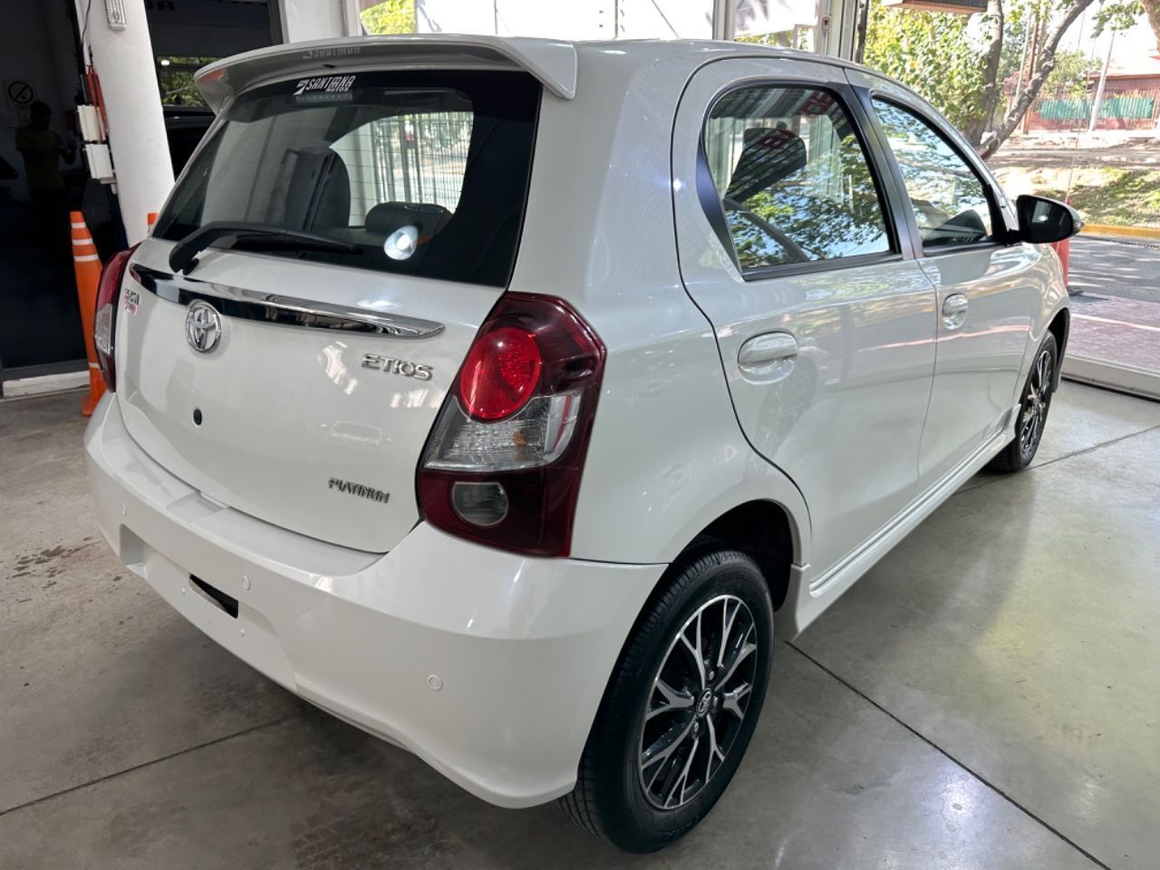 Toyota Etios Usado en Mendoza, deRuedas