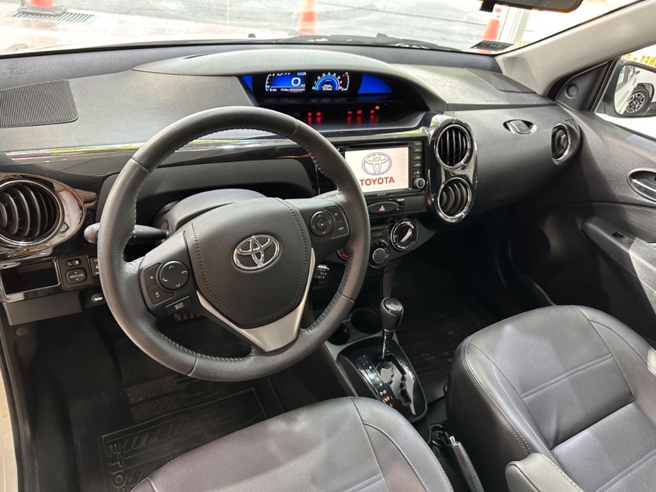 Toyota Etios Usado en Mendoza, deRuedas