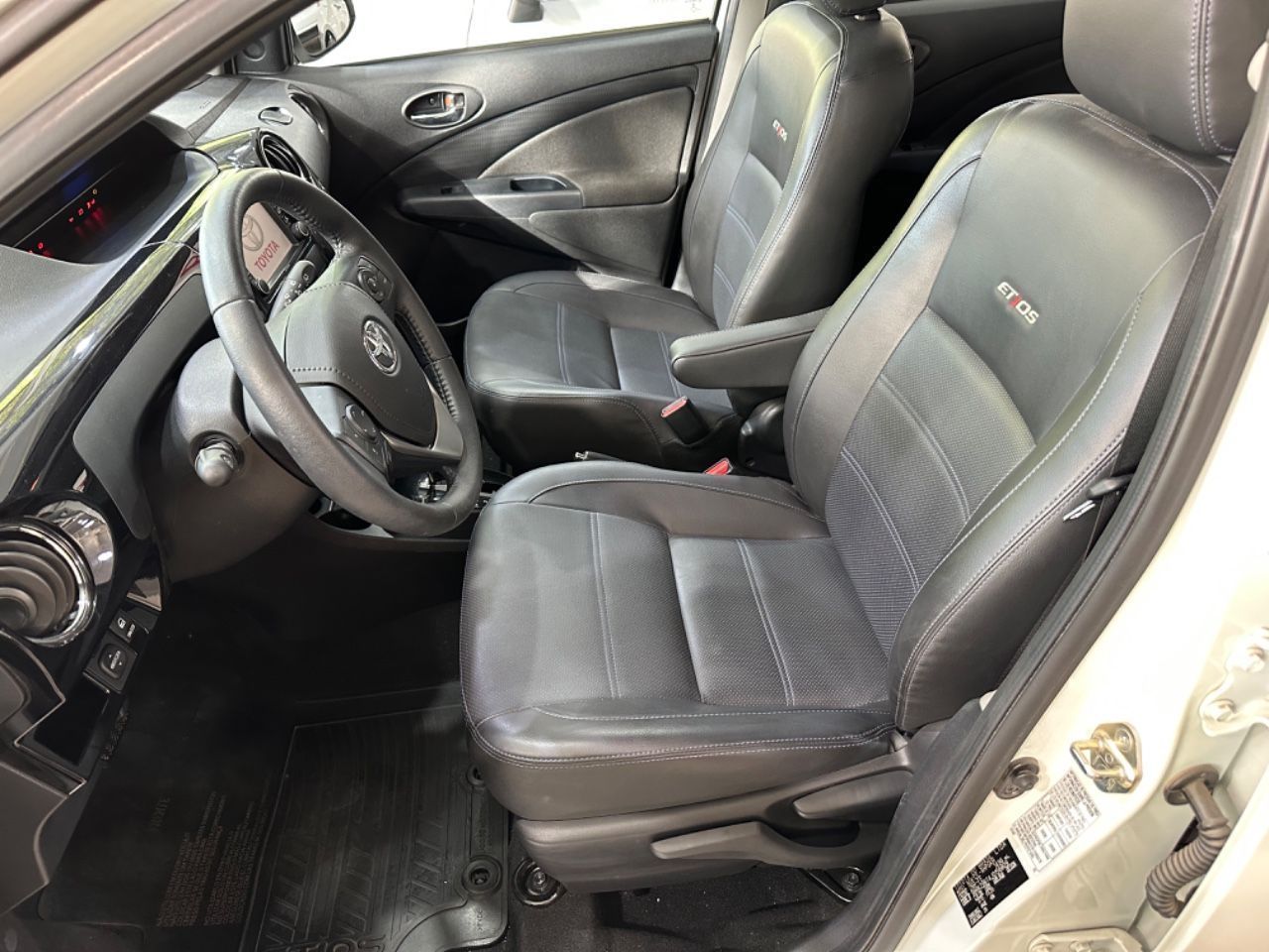Toyota Etios Usado en Mendoza, deRuedas