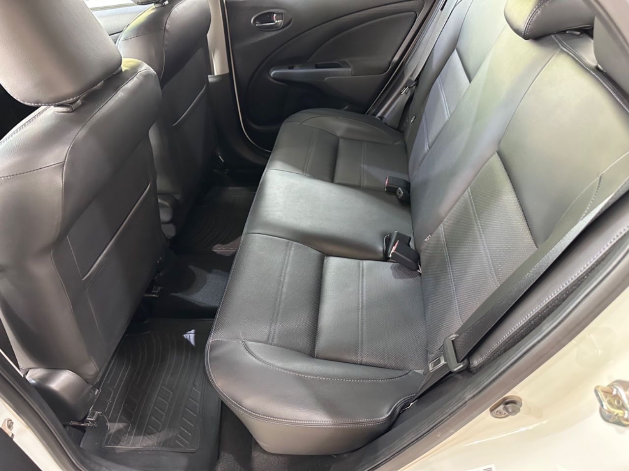 Toyota Etios Usado en Mendoza, deRuedas