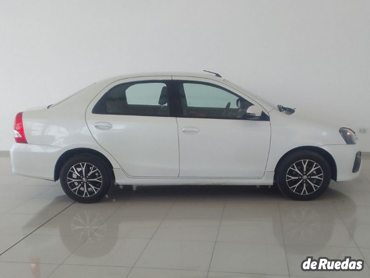 Toyota Etios Usado en Mendoza, deRuedas