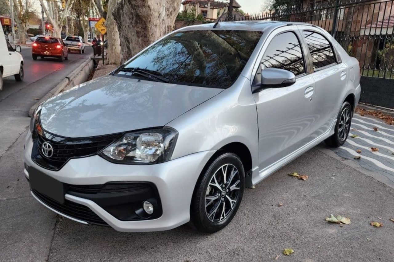 Toyota Etios Usado en Mendoza, deRuedas