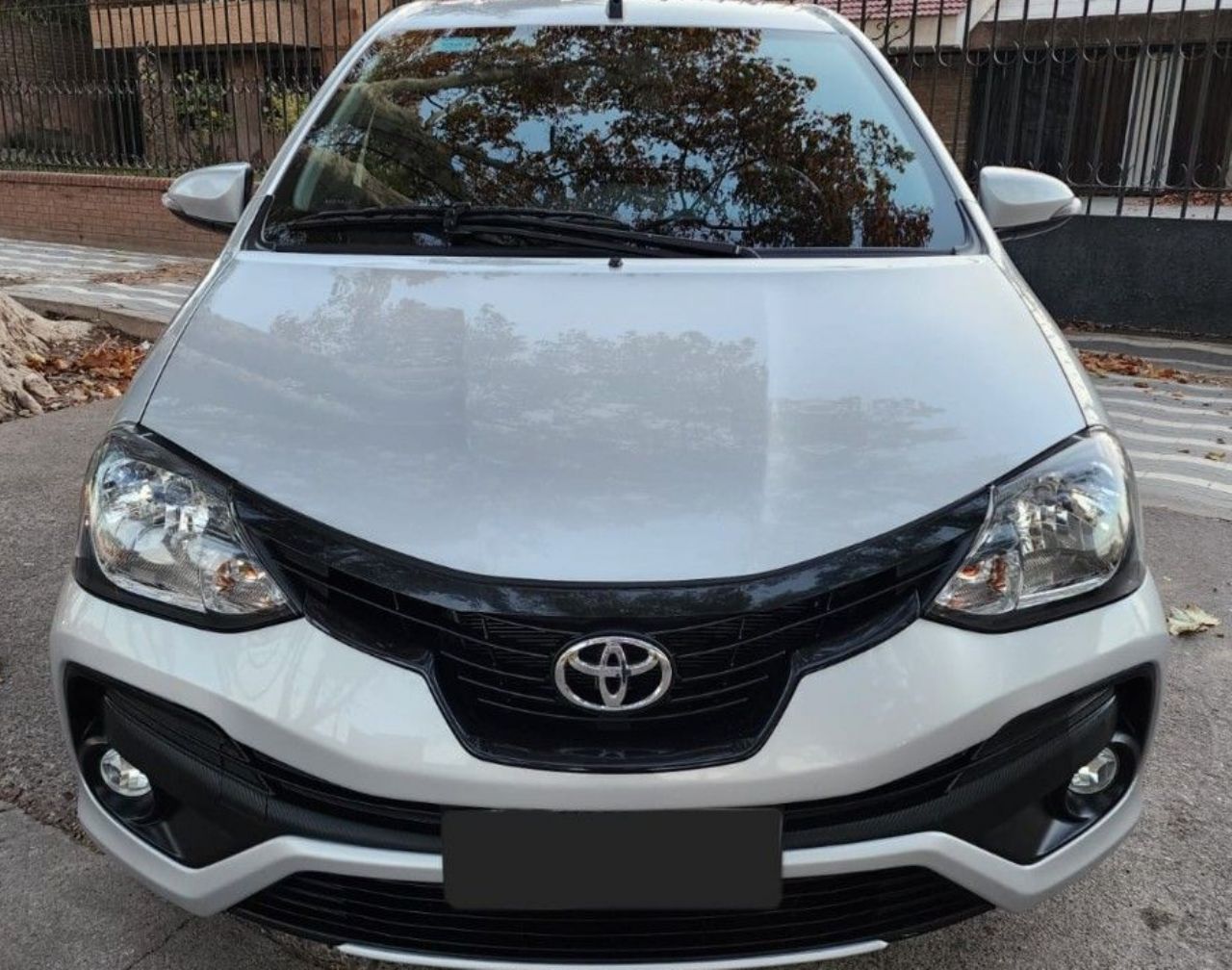 Toyota Etios Usado en Mendoza, deRuedas