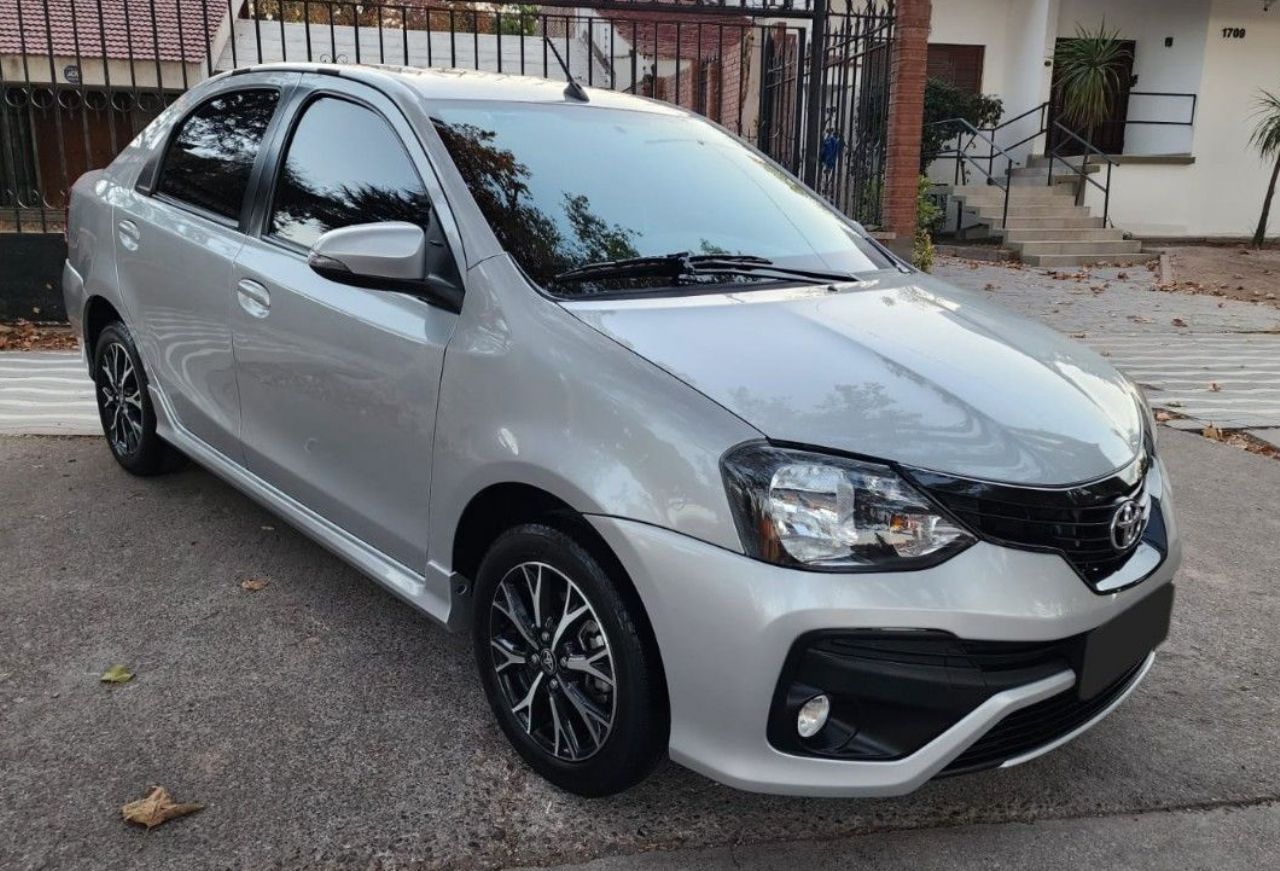 Toyota Etios Usado en Mendoza, deRuedas