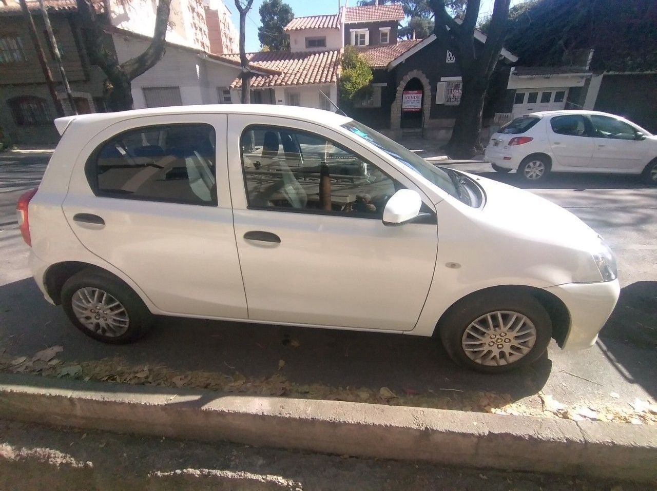 Toyota Etios Usado en Mendoza, deRuedas