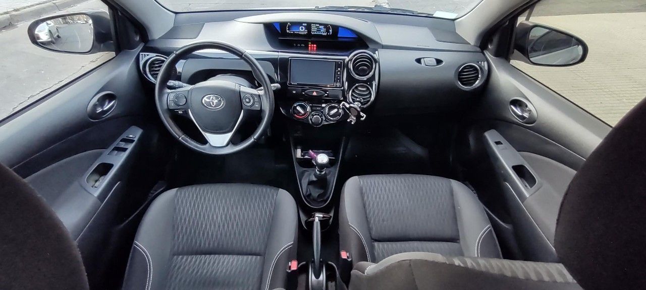 Toyota Etios Usado en Buenos Aires, deRuedas